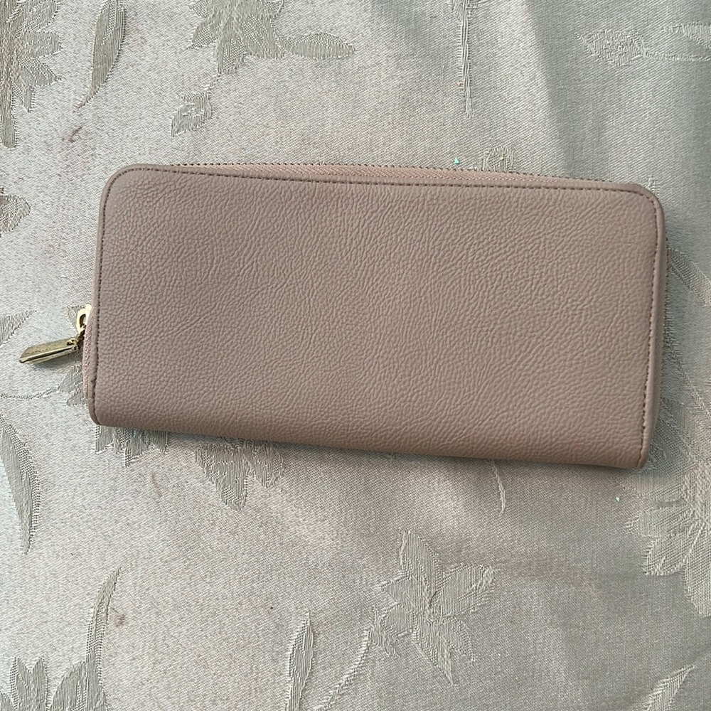 No Brand Tan Pleather Faux Leather wallet 8 card storage lots of pockets Unused